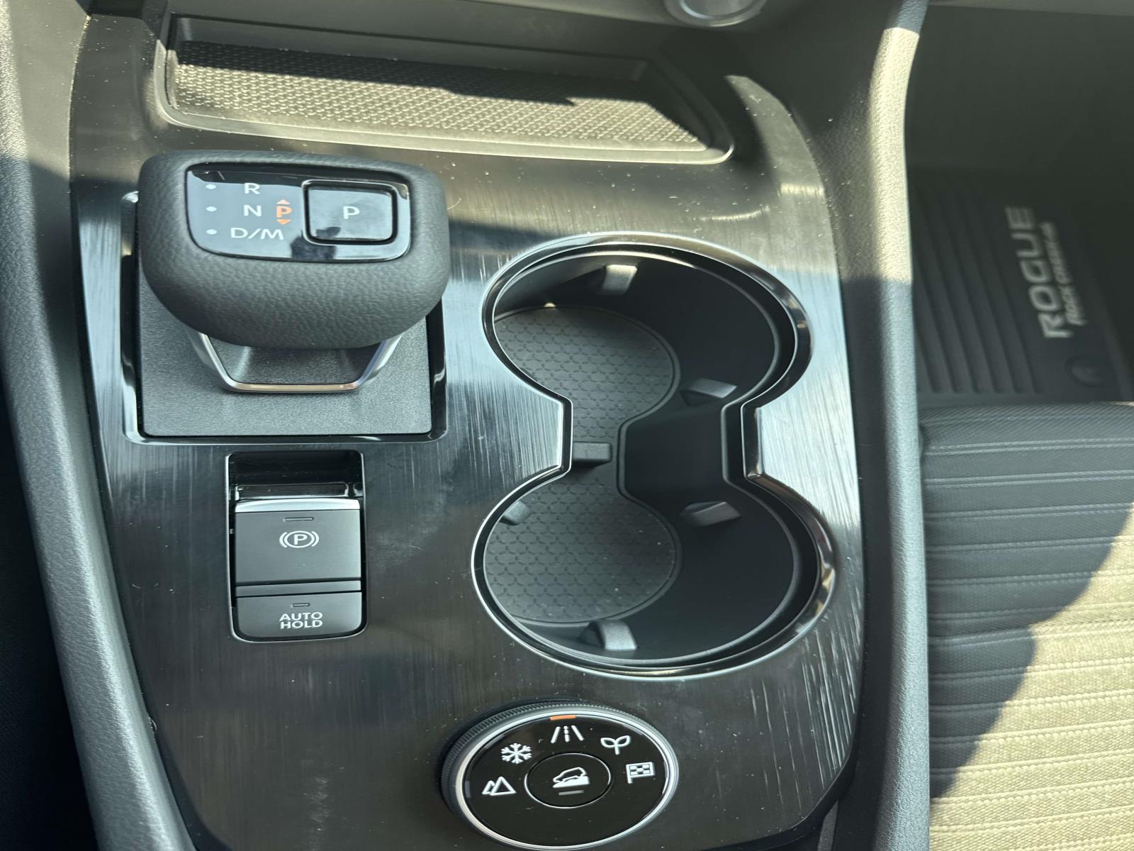2025 Nissan Rogue SV photo 25