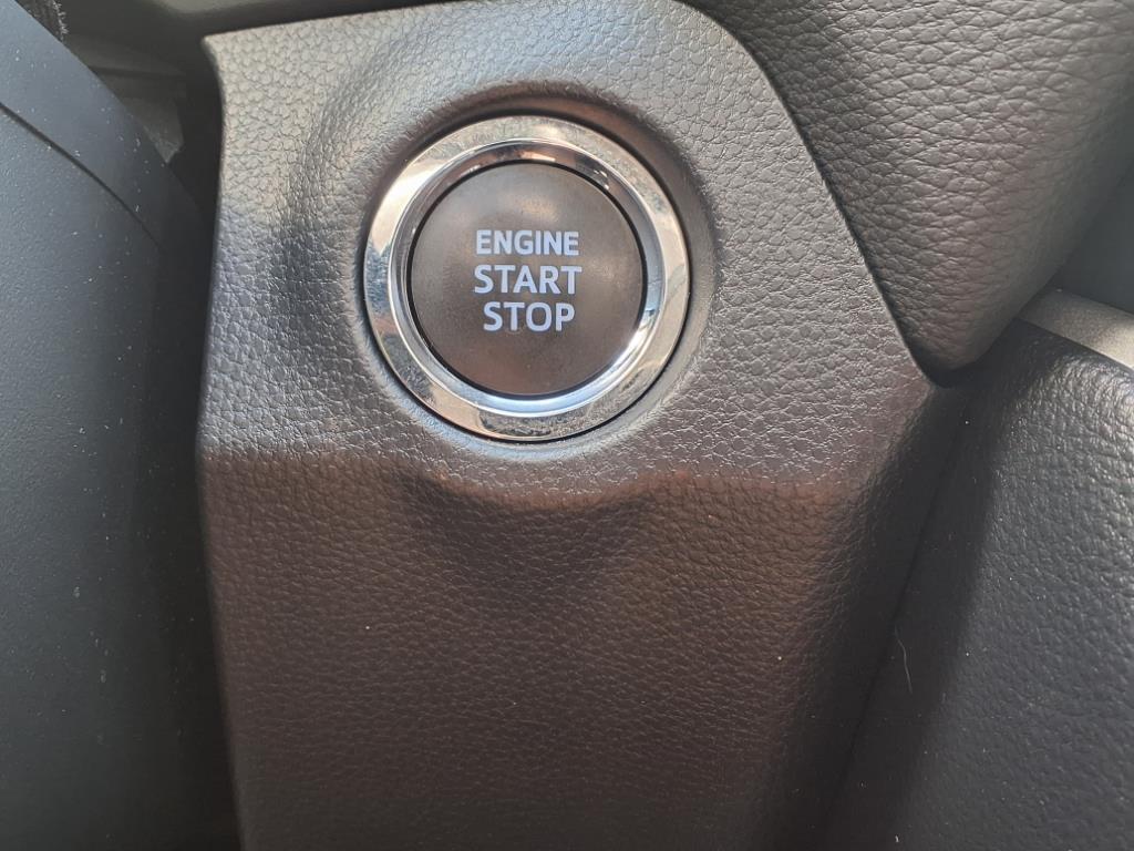 2022 Toyota RAV4 XLE photo 18