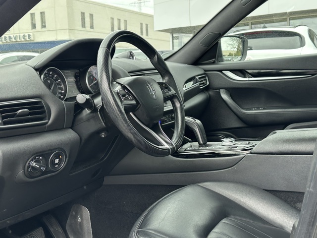 2021 Maserati Levante Base photo 8