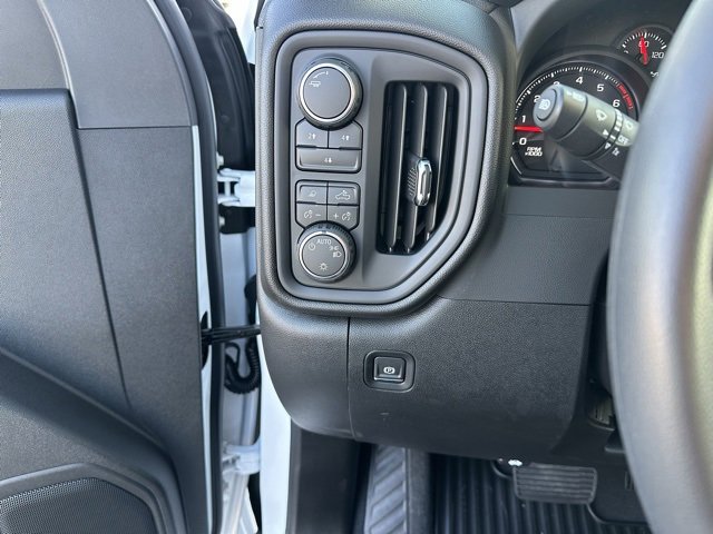 2026 Chevrolet Silverado 2500HD Custom photo 4