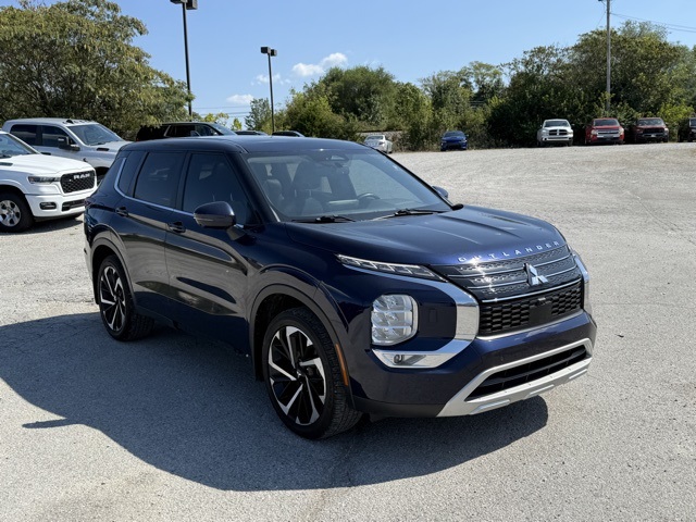 2024 Mitsubishi Outlander SE Black Edition photo 3