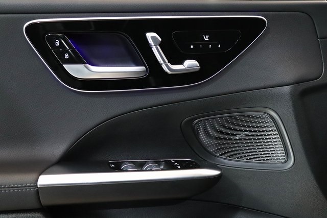 2025 Mercedes Benz C 300 4MATIC photo 4