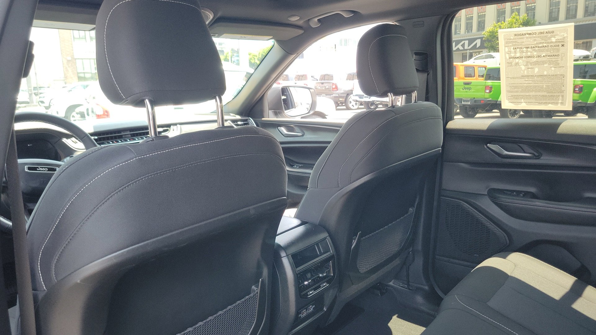2025 Jeep Grand Cherokee Laredo X photo 11