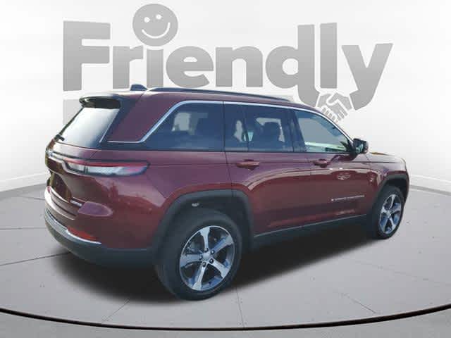 2025 Jeep Grand Cherokee Limited photo 2