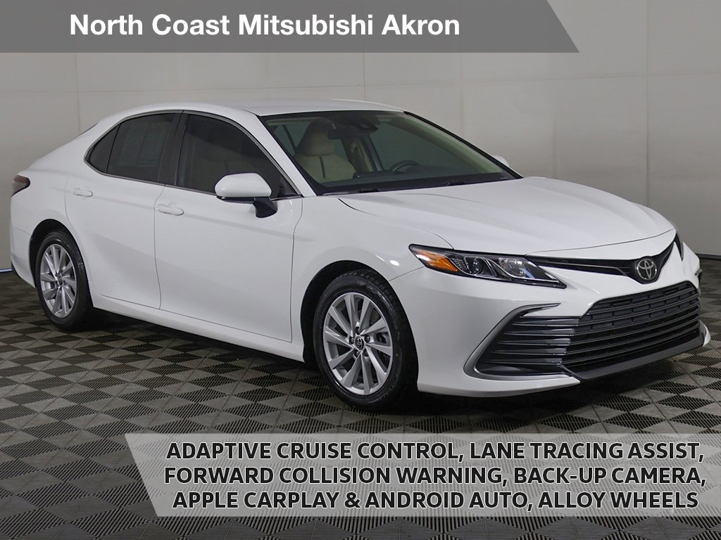 2021 Toyota Camry LE's photo