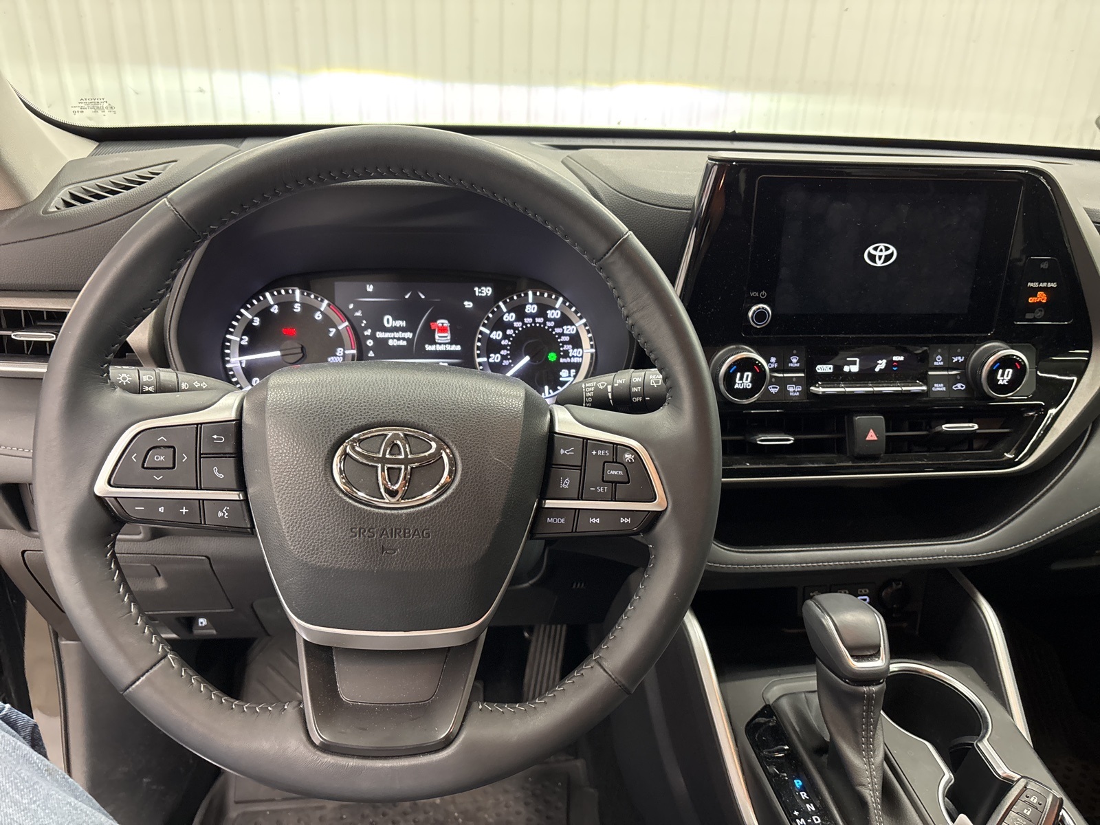 2023 Toyota Highlander L photo 8
