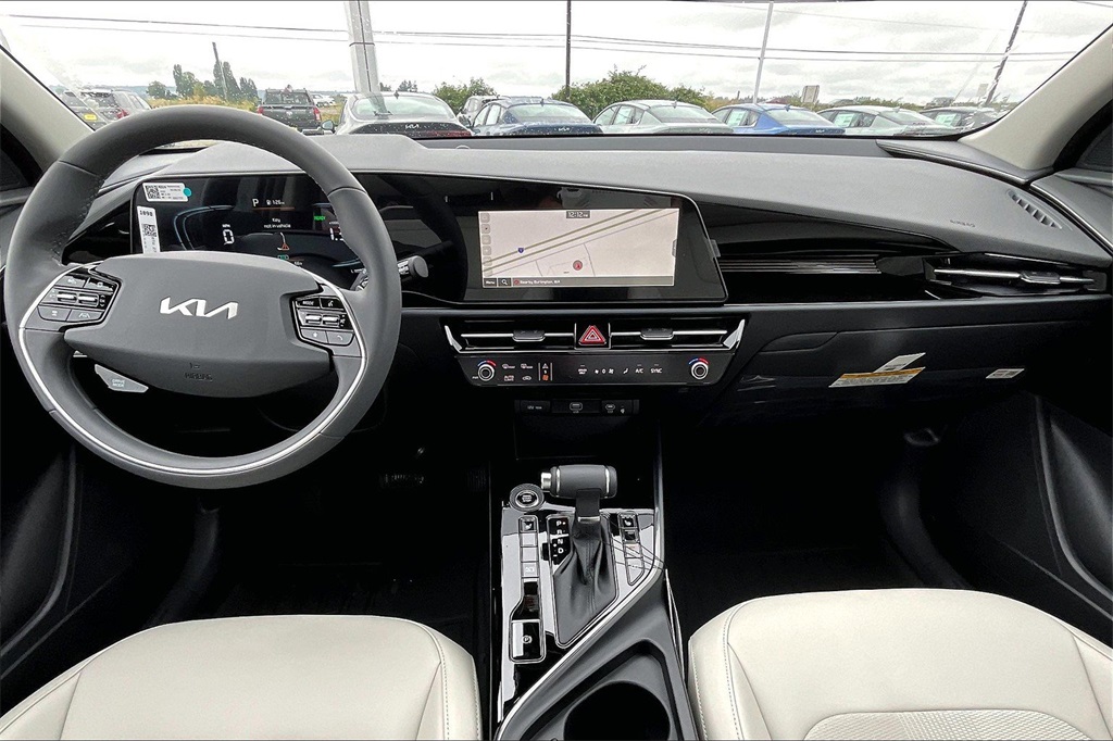 2025 Kia Niro EX photo 2