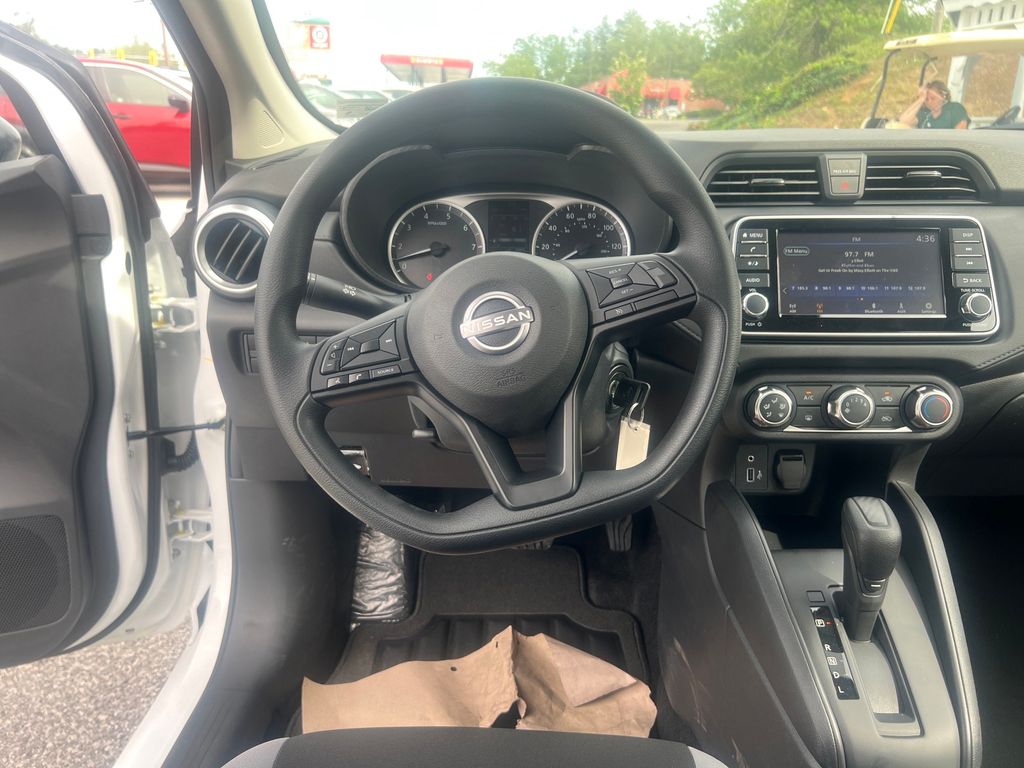 2025 Nissan Versa 1.6 S photo 13