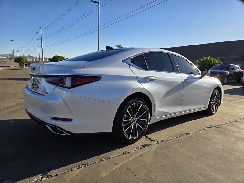 2025 Lexus ES 350 photo 3