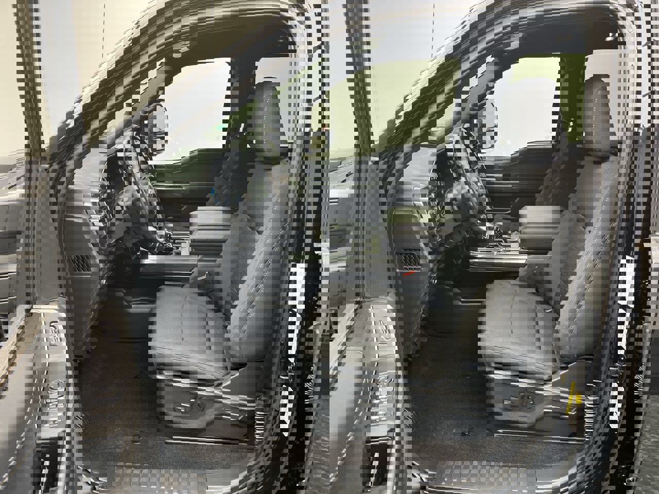 2022 Ford F-150 XL photo 2