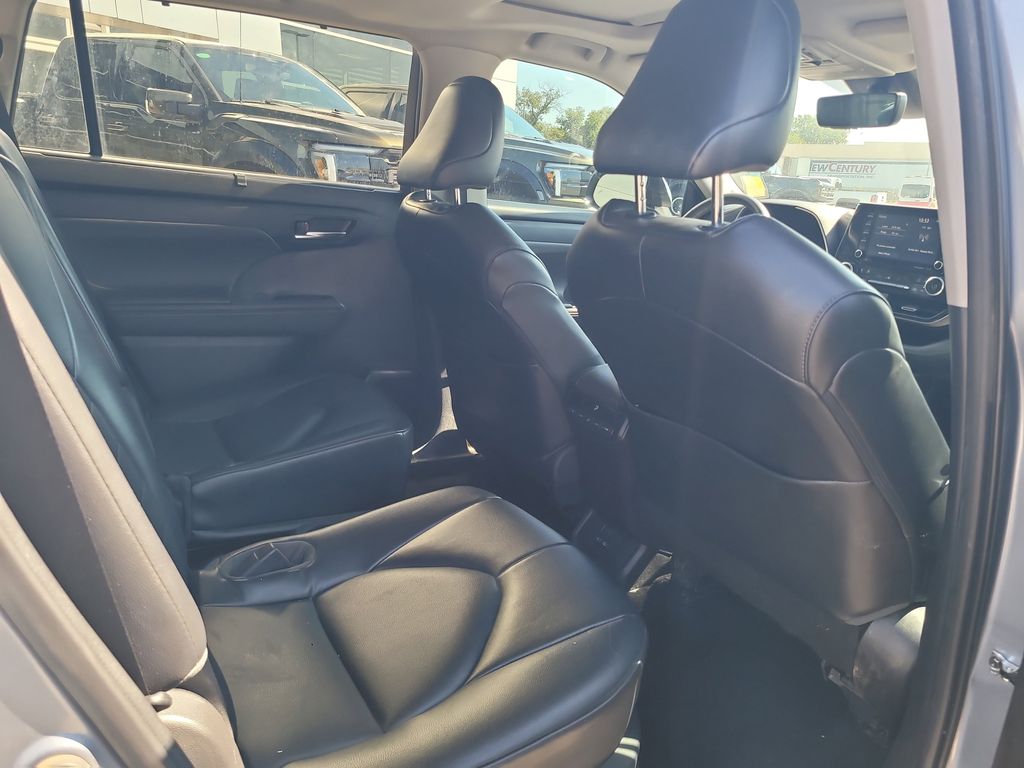 2022 Toyota Highlander XLE photo 27