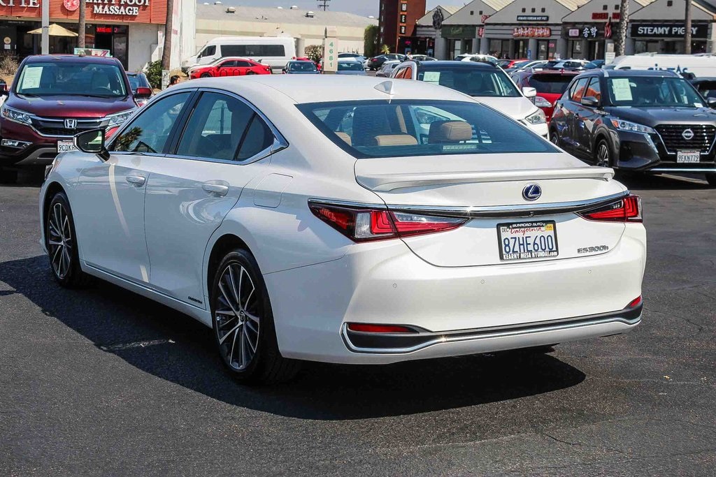 2022 Lexus ES 300h photo 7