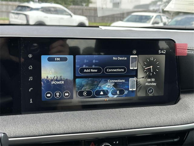 2025 Nissan Kicks SV photo 19