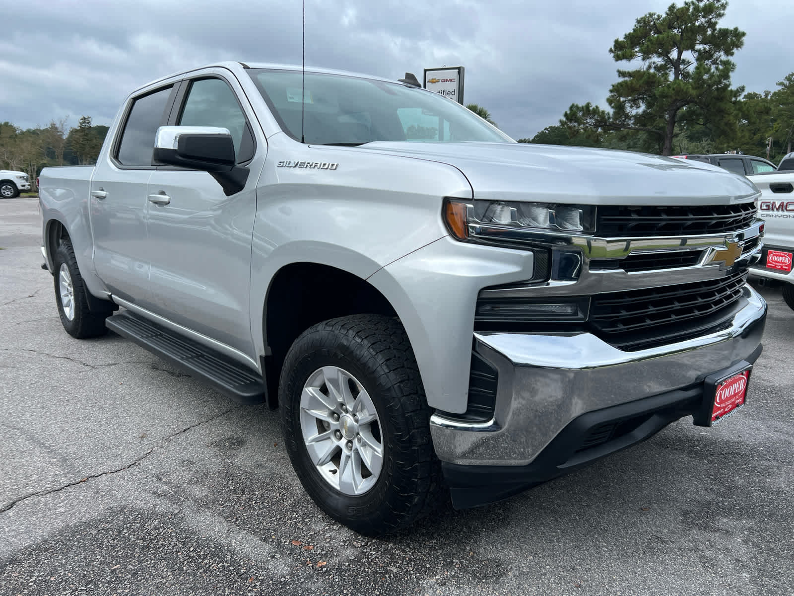 2020 Chevrolet Silverado 1500 LT photo 3