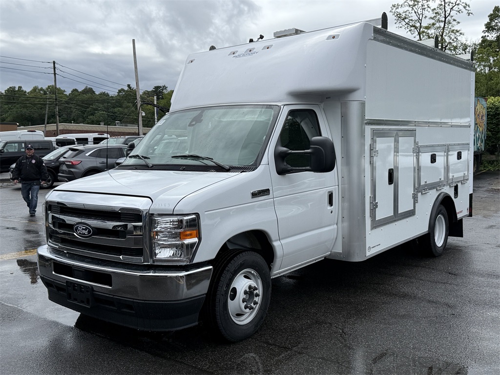 2026 Ford E-350 Base photo 3