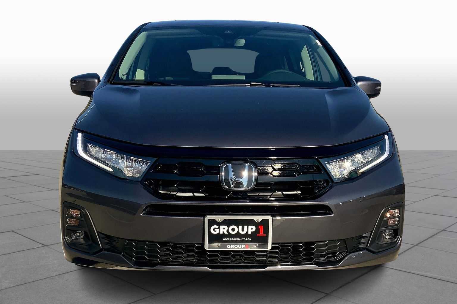 2026 Honda Odyssey Touring photo 3