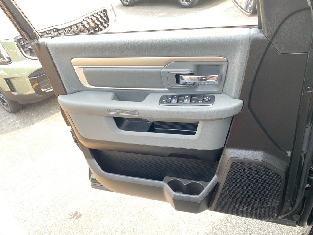 2020 Ram 1500 Classic Warlock photo 19