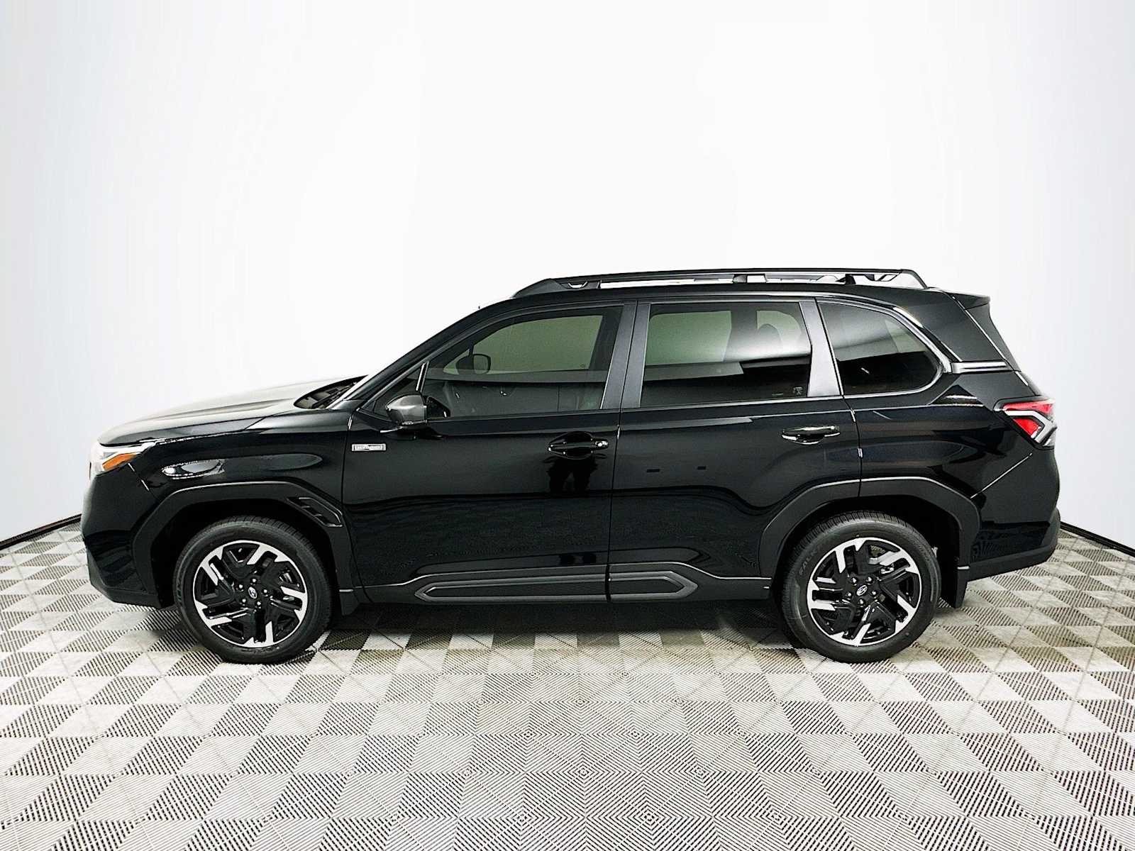2025 Subaru Forester Limited photo 4