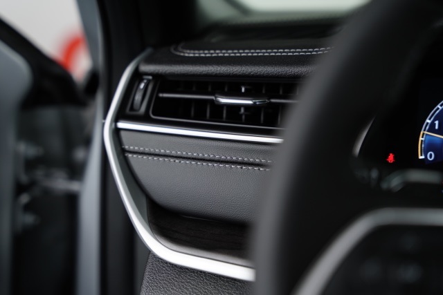 2025 Jeep Grand Cherokee Limited photo 17