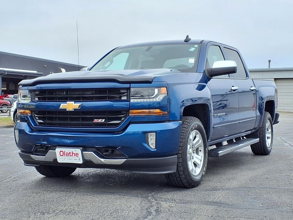 Used 2017 Chevrolet Silverado 1500 LT with VIN 3GCUKRECXHG101928 for sale in Kansas City