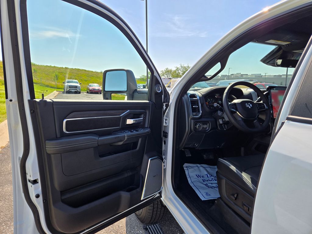 2025 Ram 2500 Laramie photo 9
