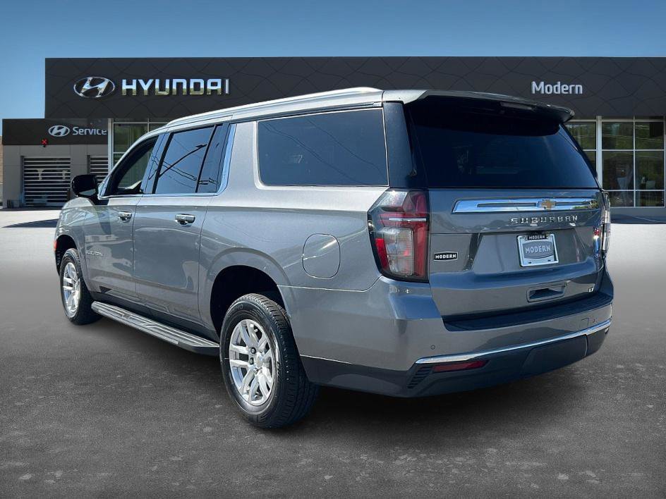 2021 Chevrolet Suburban LT photo 4