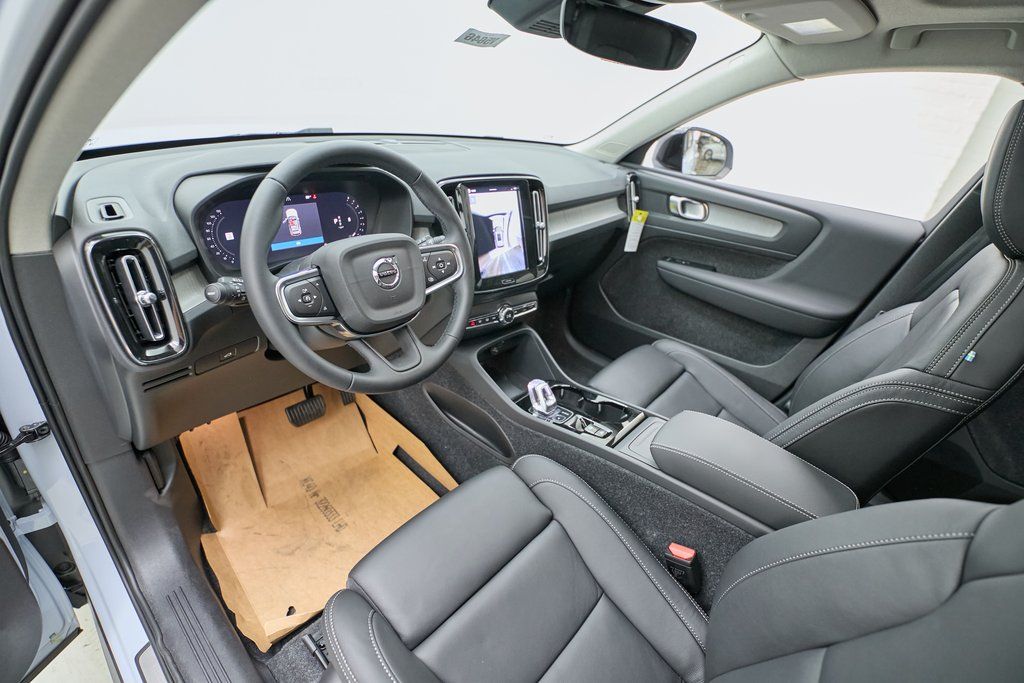 2026 VOLVO XC40 - Image 11
