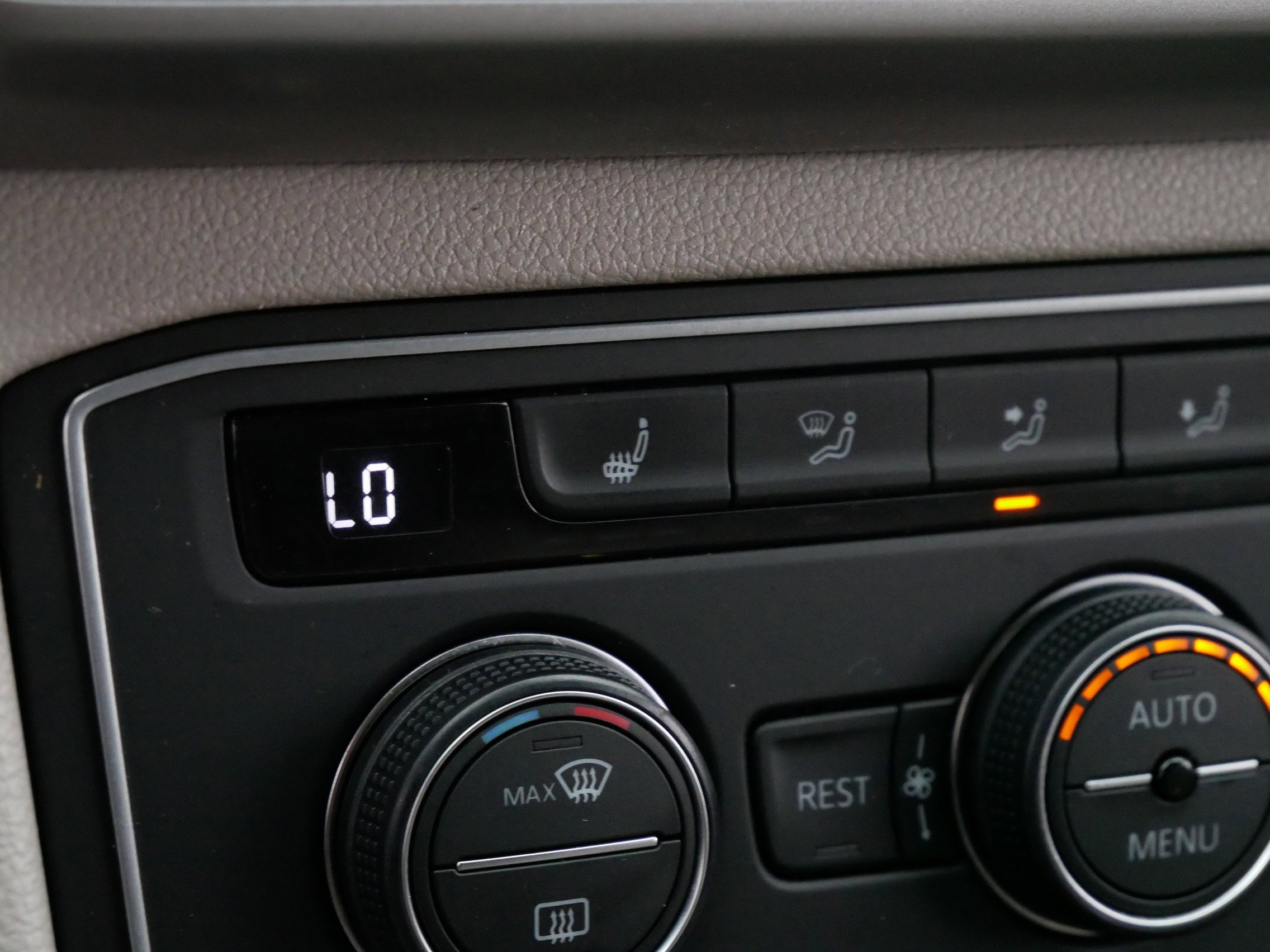 2019 Volkswagen Atlas V6 SE Technology R-Line photo 23