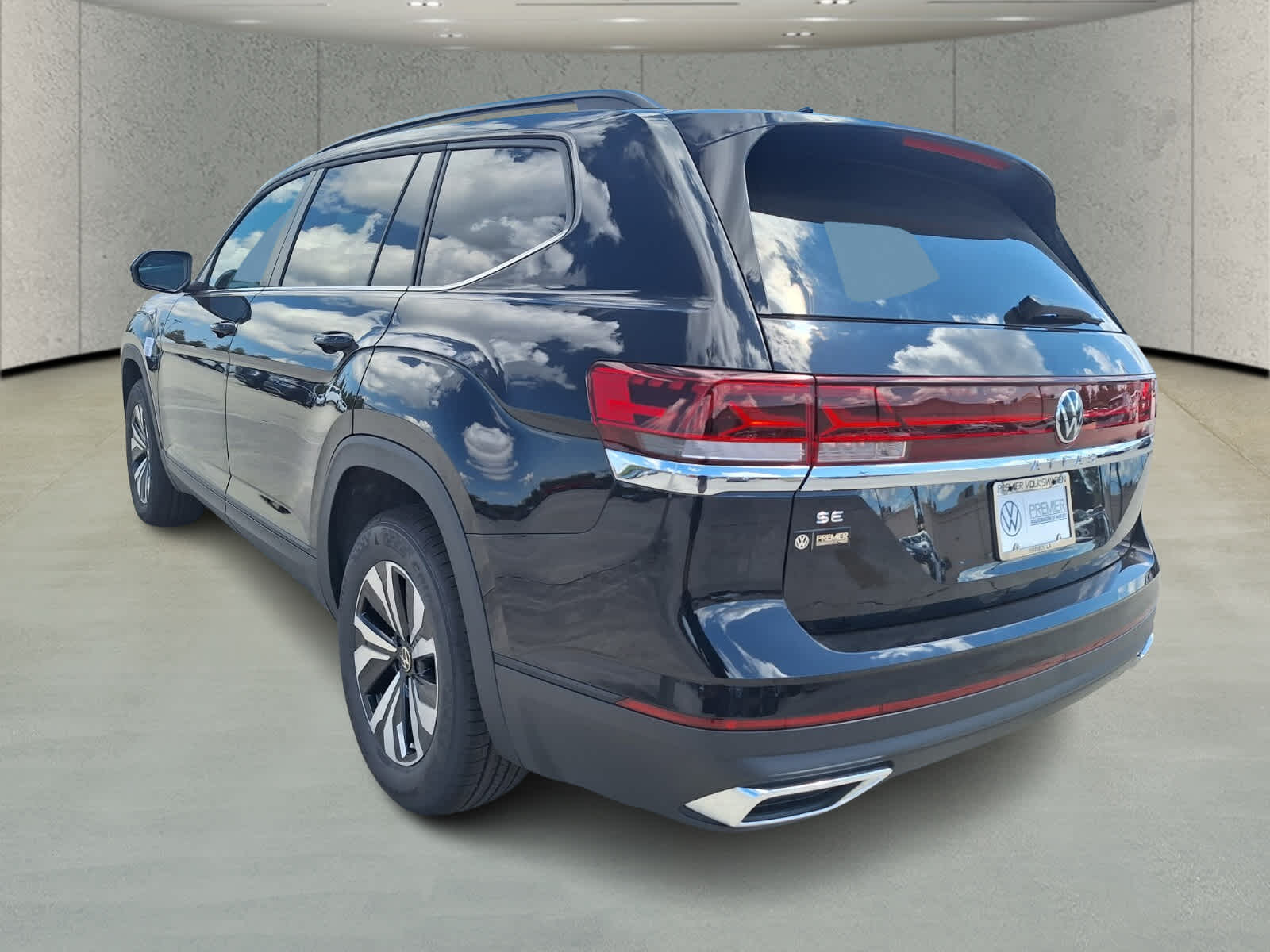 2026 Volkswagen Atlas SE photo 3