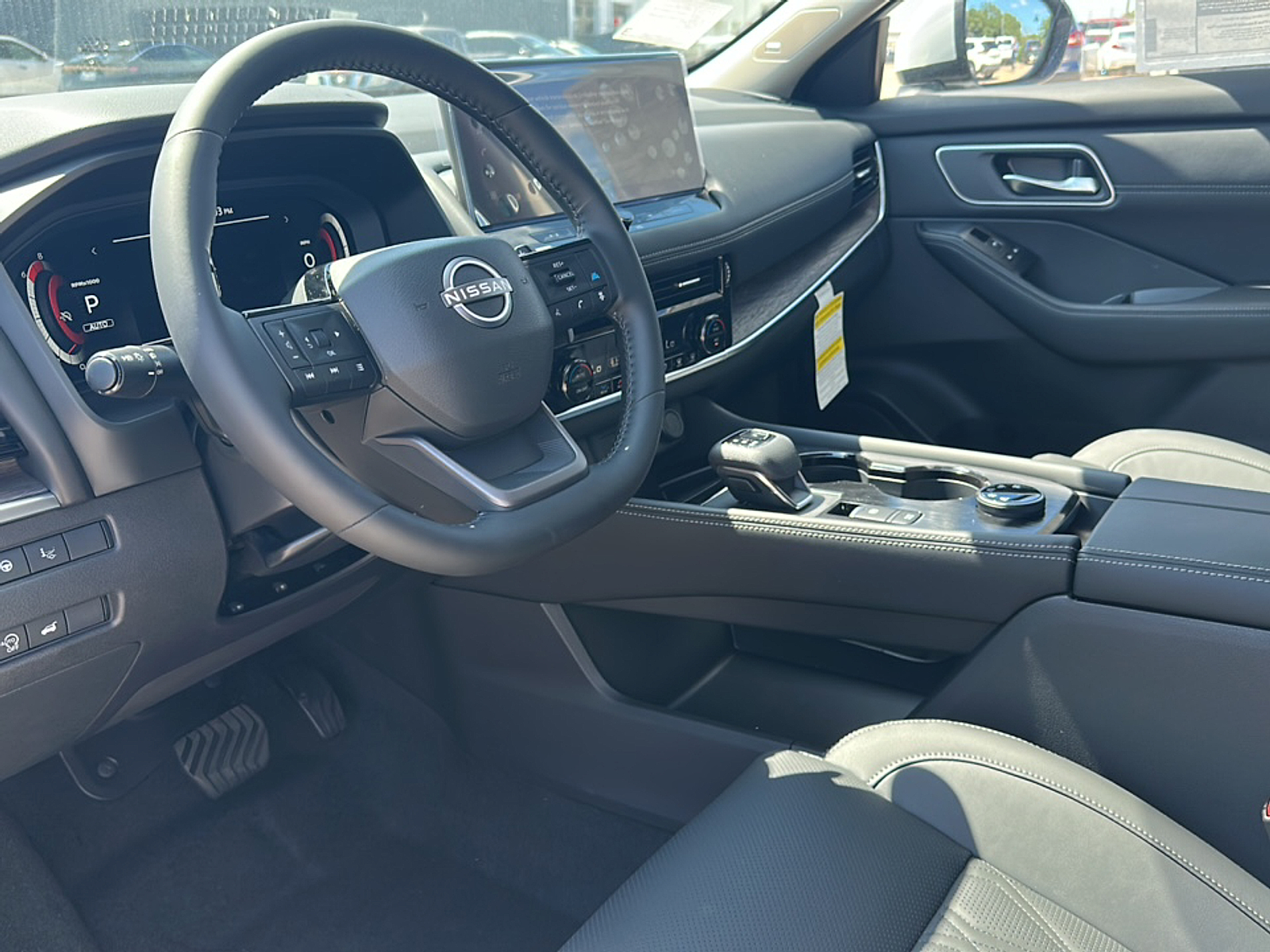 2026 Nissan Rogue Platinum photo 2