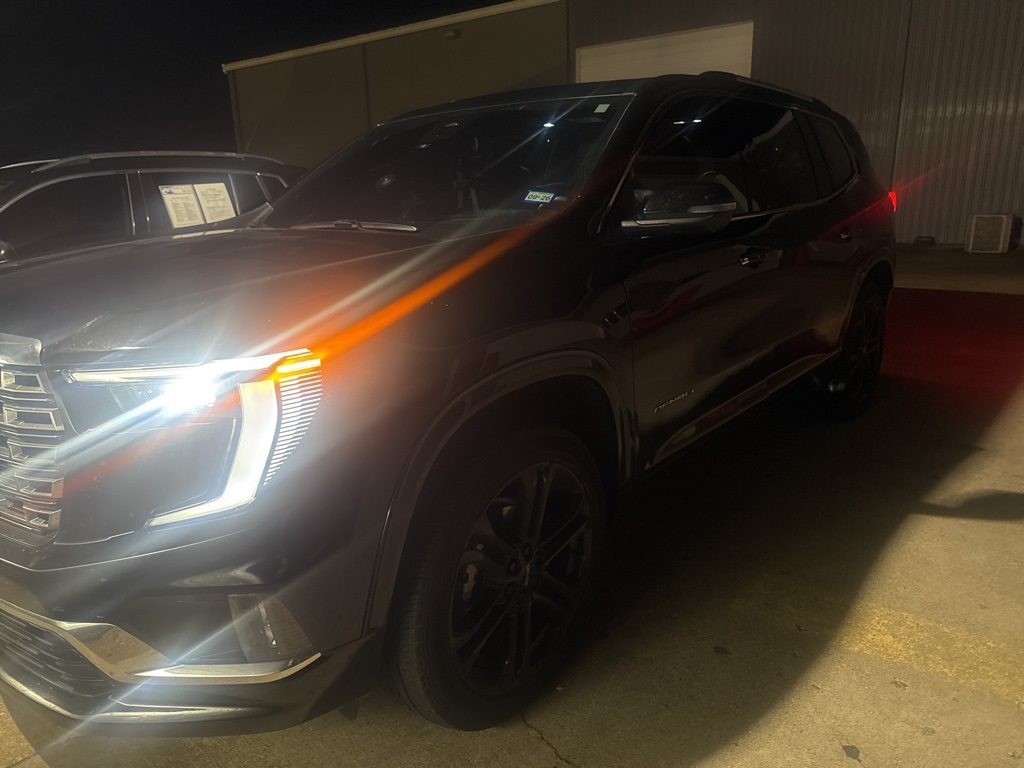 2024 GMC Acadia Denali's photo