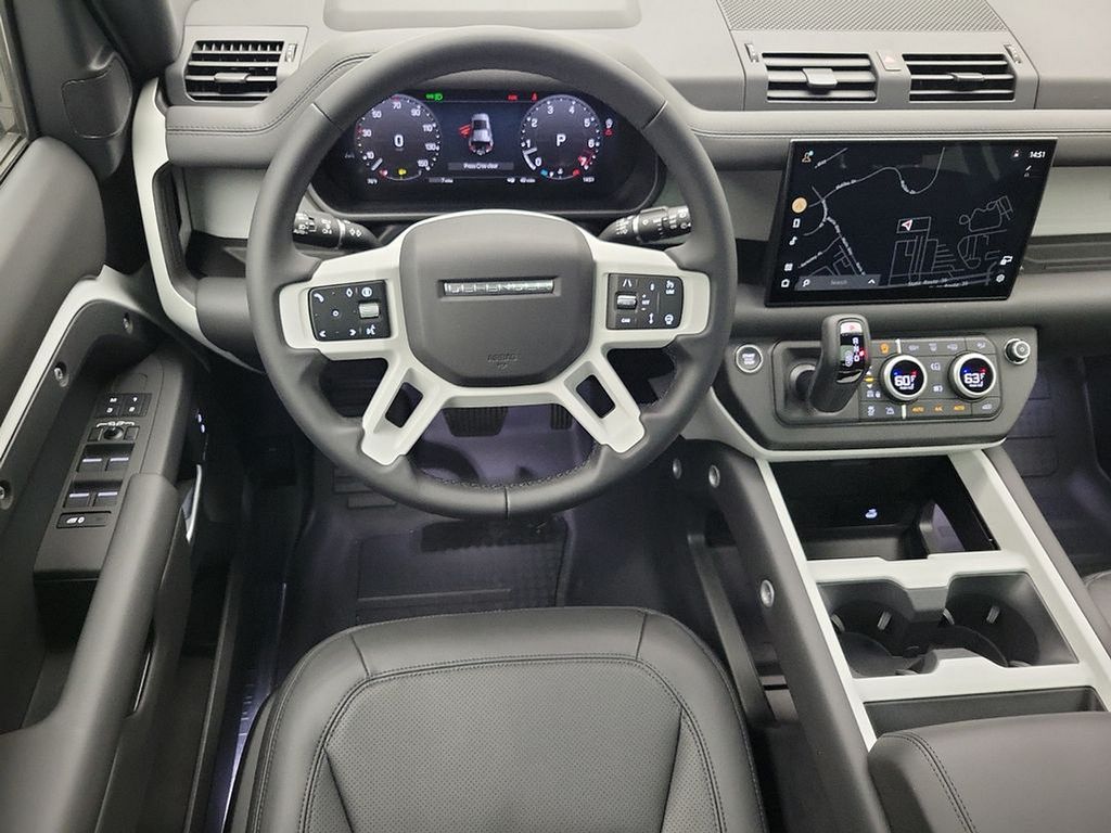 2025 Land Rover Defender 110 S photo 7
