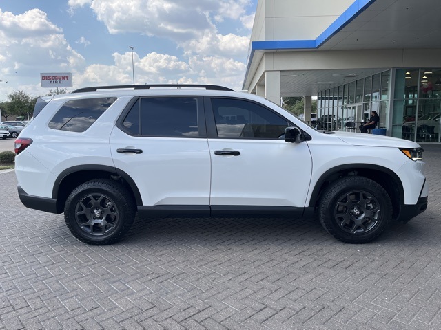 2025 Honda Pilot TrailSport photo 4