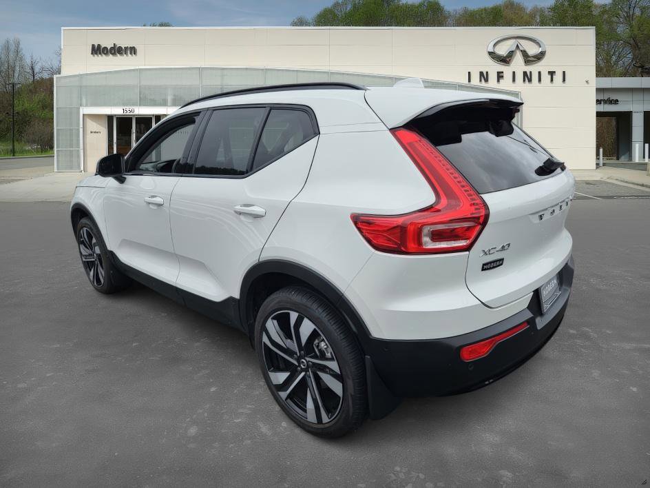 2024 Volvo XC40 Ultimate AWD photo 4