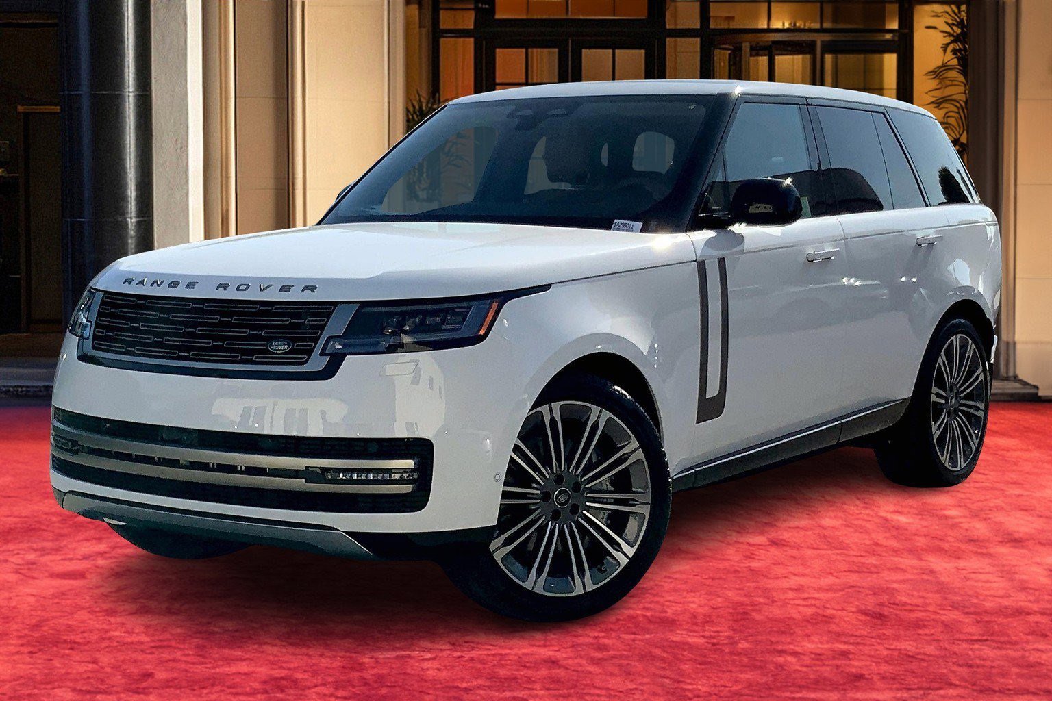 2025 Land Rover Range Rover SE's photo