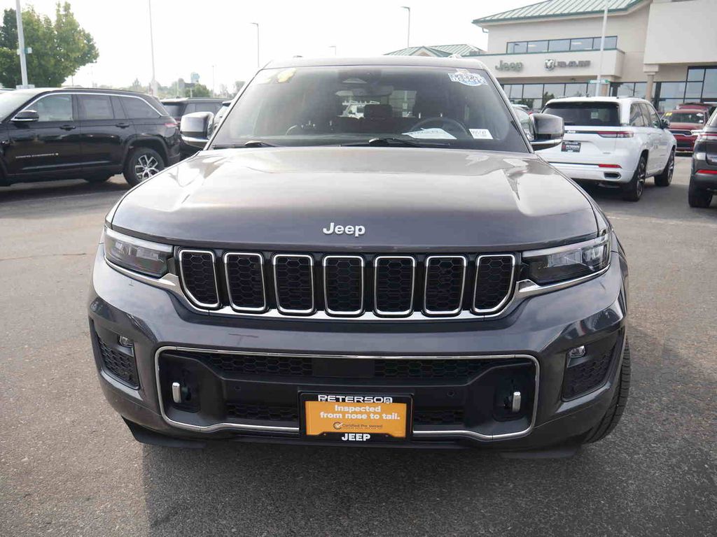 2024 Jeep Grand Cherokee Overland photo 2