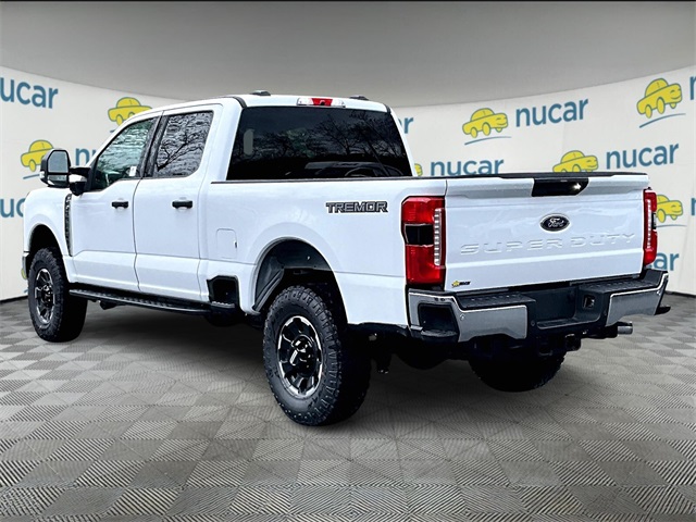 2025 Ford F-350 photo 3