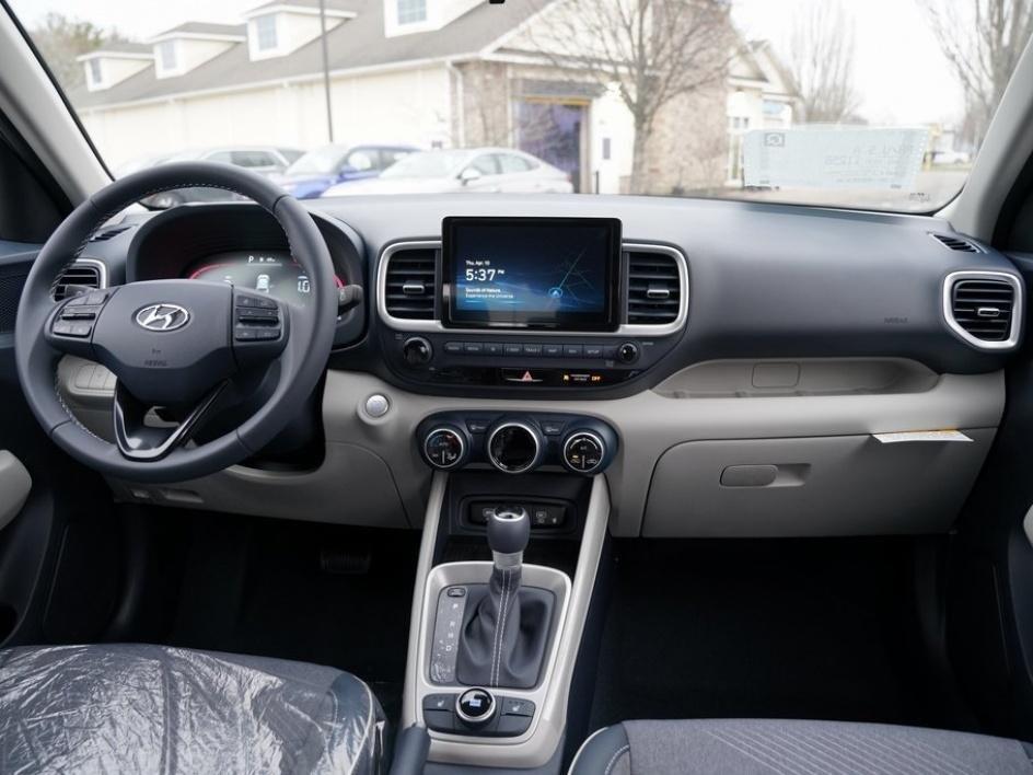 2025 Hyundai Venue Limited photo 5