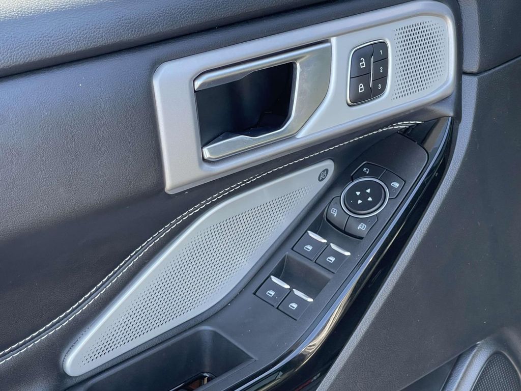 2022 Ford Explorer ST photo 16