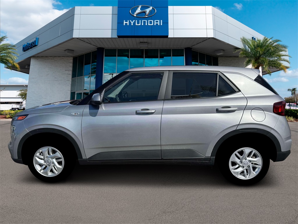 2026 Hyundai Venue SE photo 2