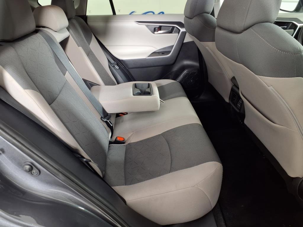 2021 Toyota RAV4 XLE photo 20