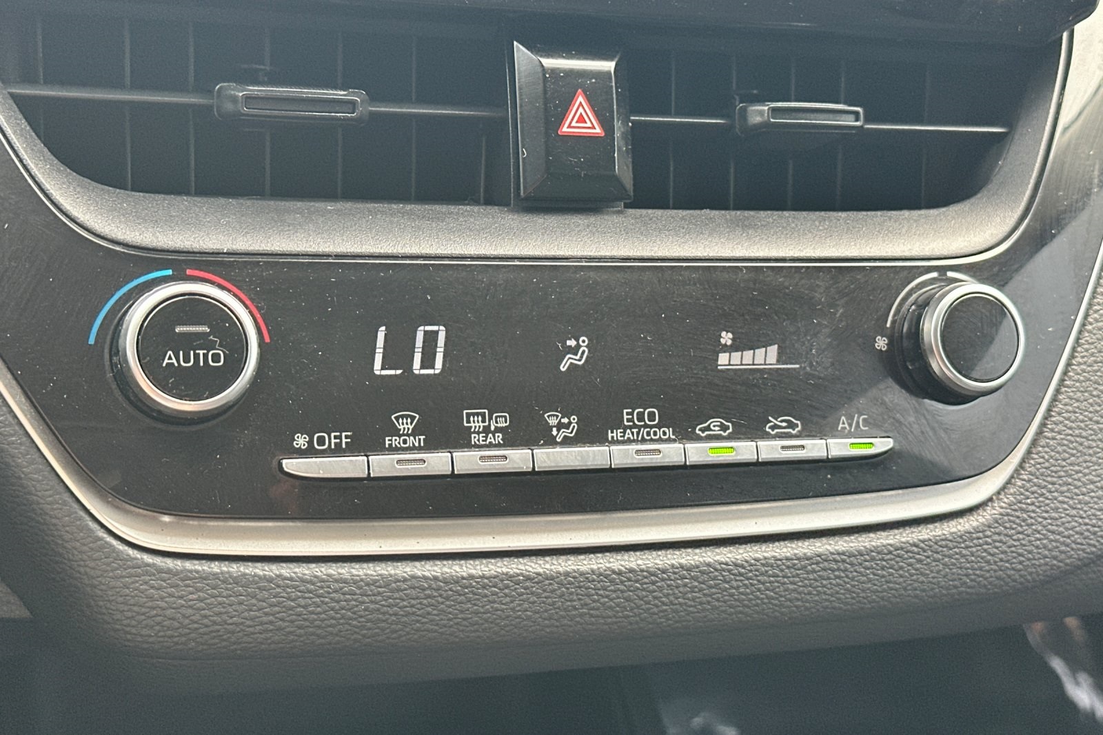 2021 Toyota Corolla LE photo 14