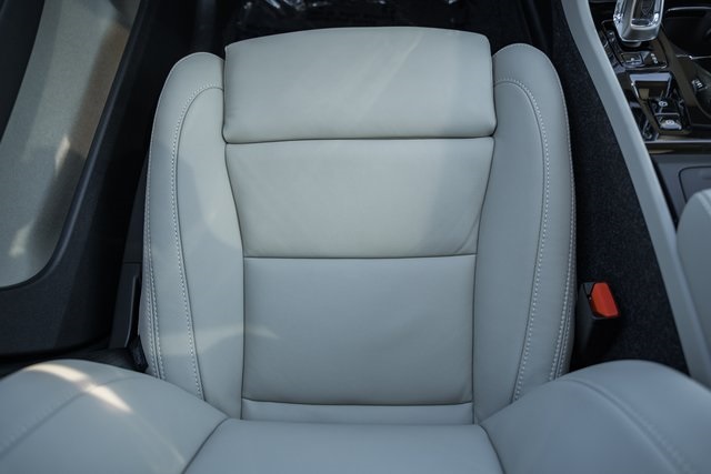 2026 Volvo XC40 Plus photo 27