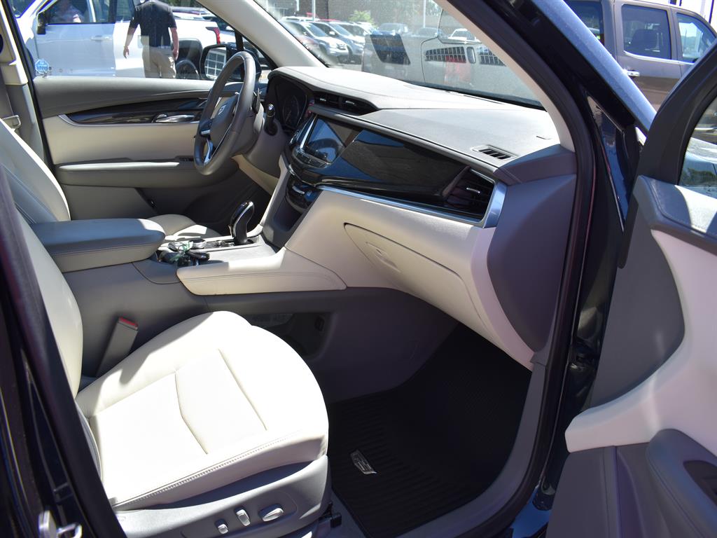 2021 Cadillac XT6 Premium Luxury photo 2