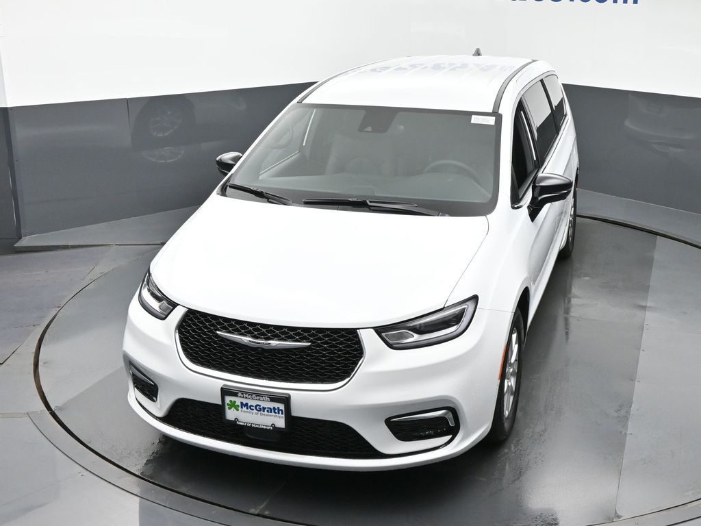 2026 Chrysler Pacifica photo 23