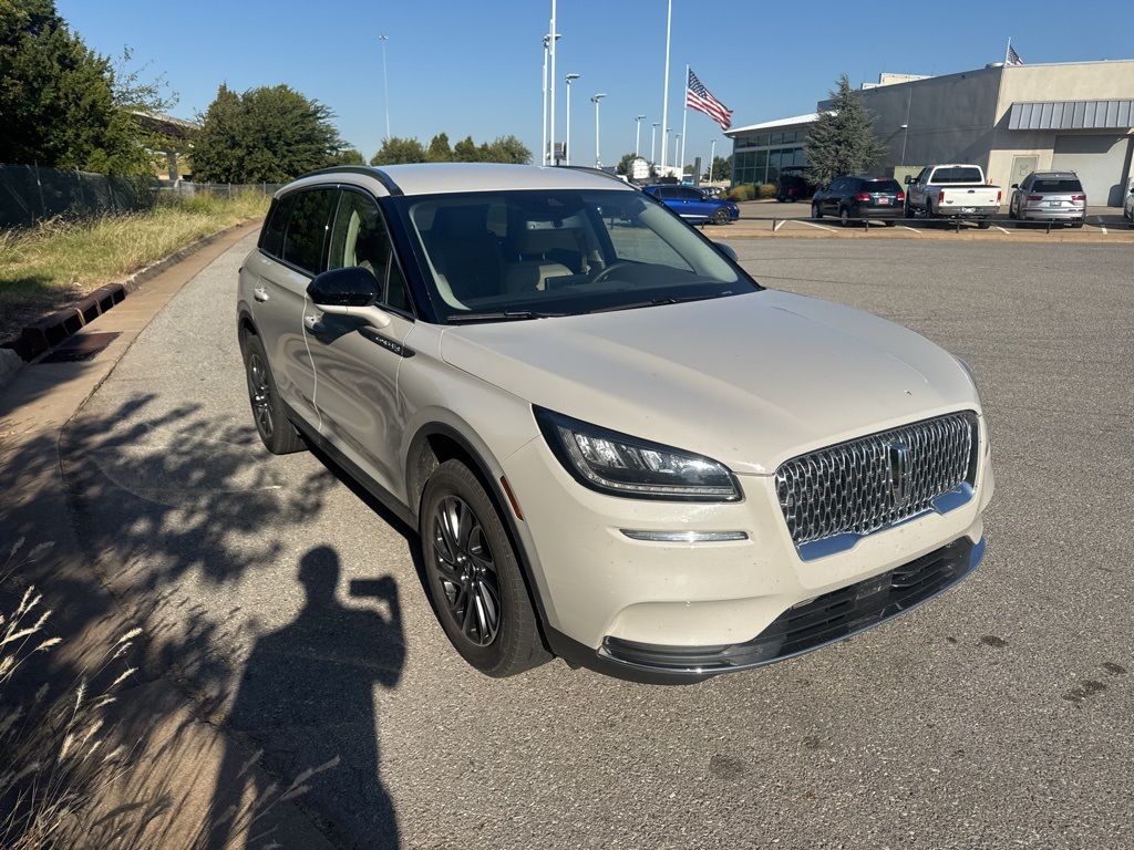 2022 Lincoln Corsair Standard photo 3