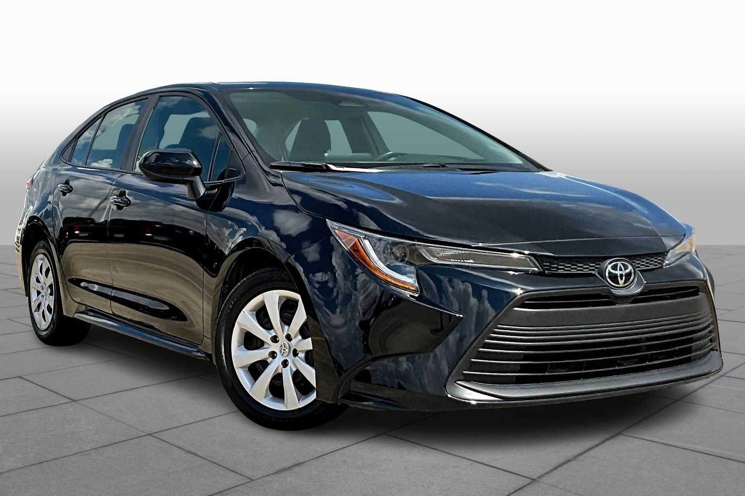 2023 Toyota Corolla LE photo 2