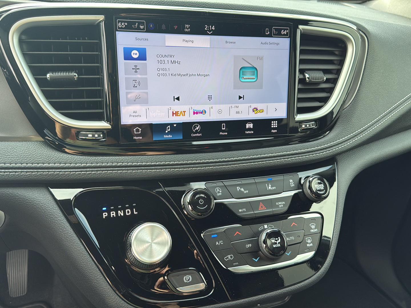 2026 Chrysler Pacifica photo 6