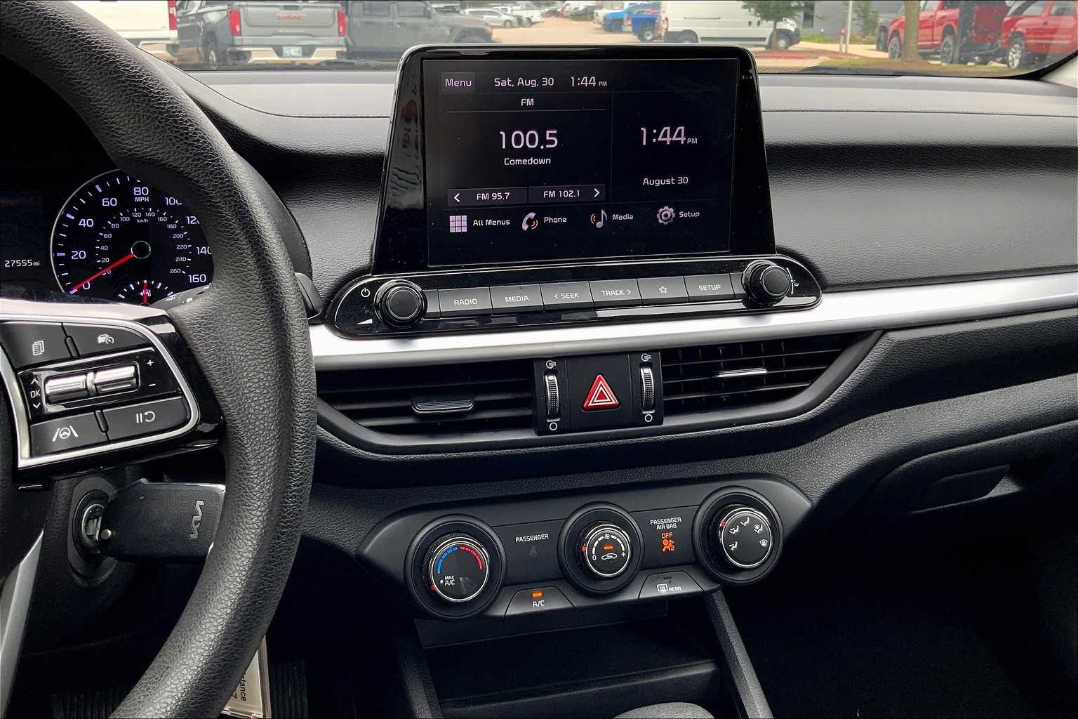 2024 Kia Forte LXS photo 6