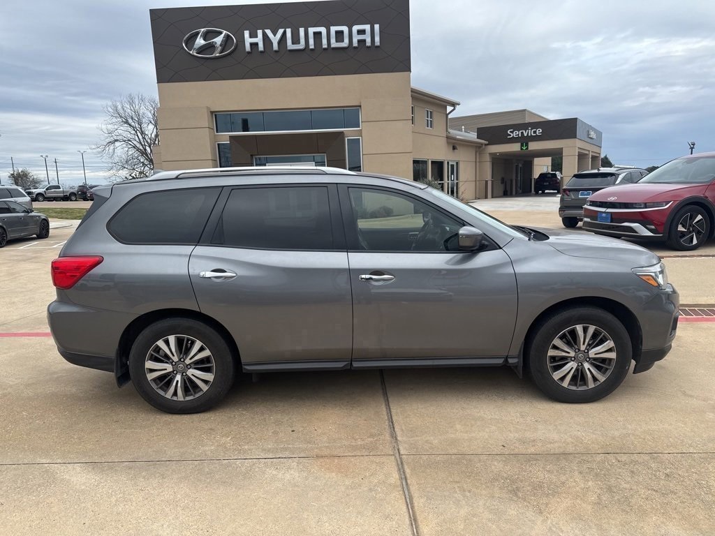 2019 Nissan Pathfinder S's photo